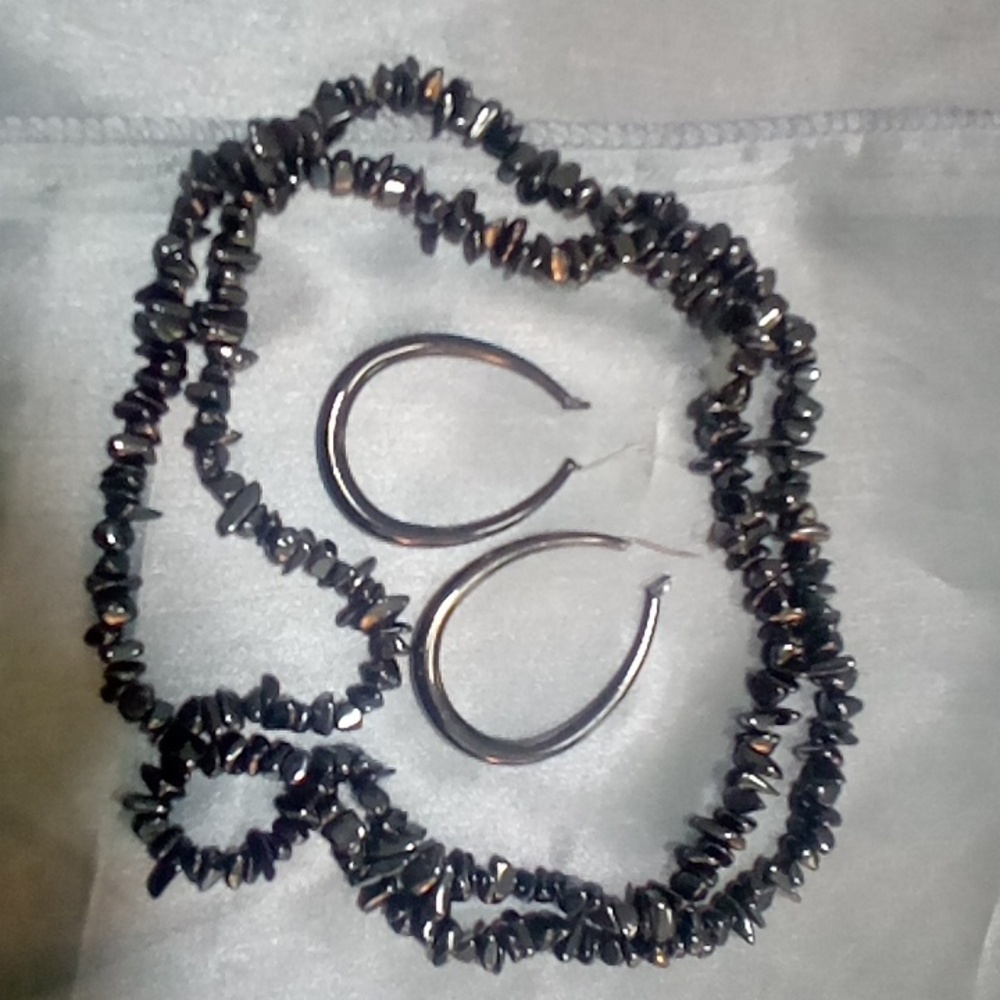 Hemlite stone necklace and hoops set